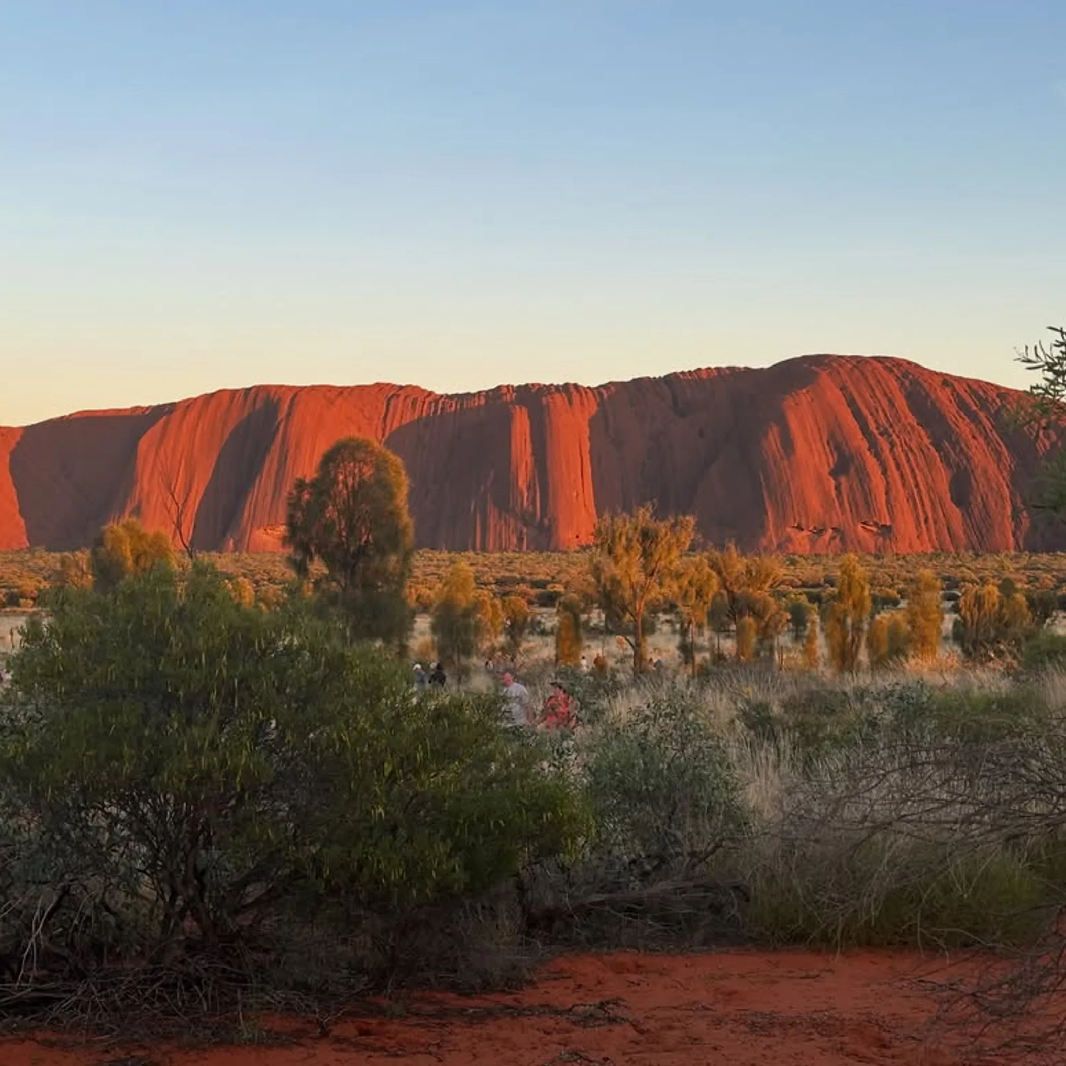 uluru in clear daylight